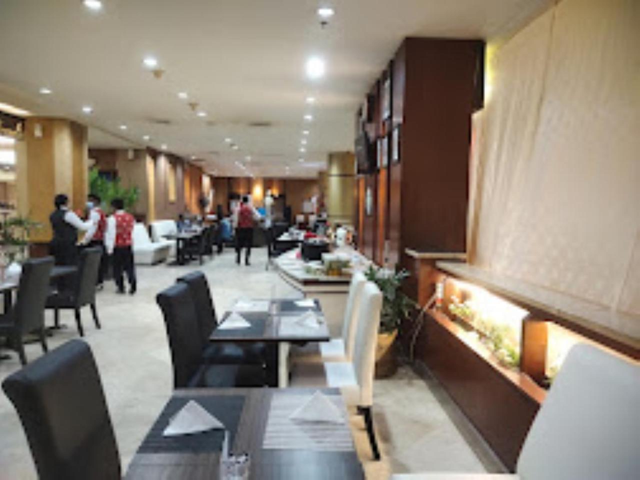 Grand Elite Hotel Pekanbaru Buitenkant foto