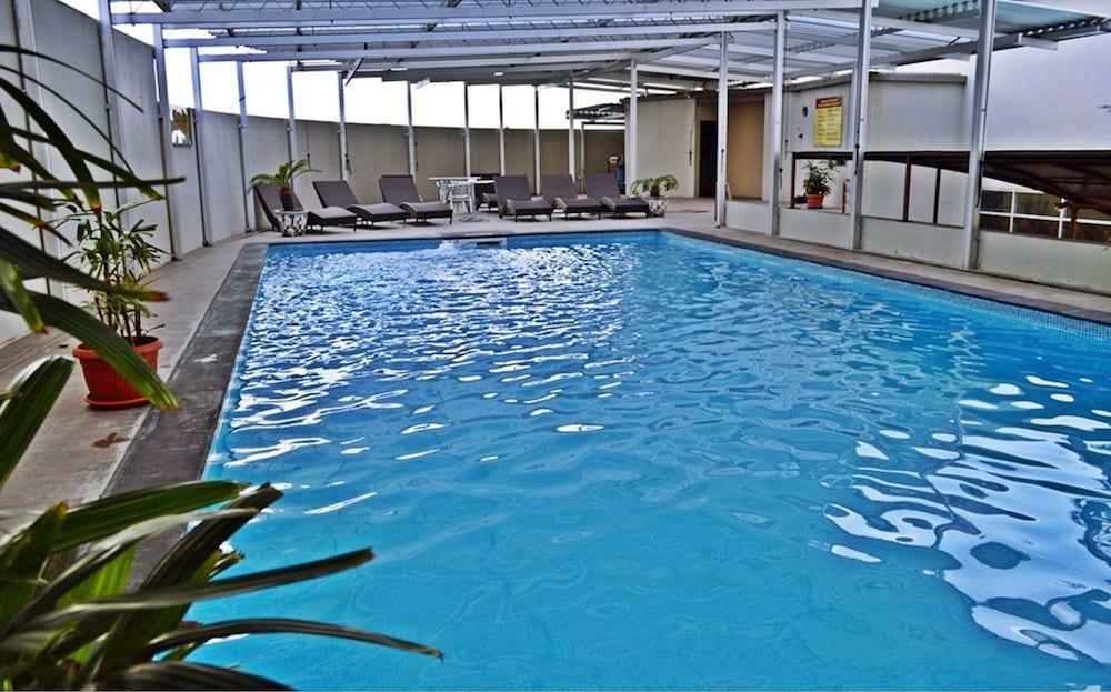 Grand Elite Hotel Pekanbaru Buitenkant foto